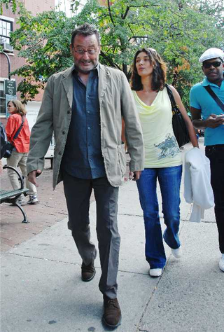Illustration for article titled Halle Berry Brings Out The Baby • Hugh Jackman Goes Java